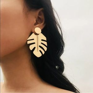 🌹✅Geometric Golden Leaf Drop Earrings.